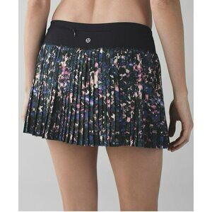 Lululemon Pleat To Street Skirt II Floral Backdrop Black Multi / Black Sz 2 EUC